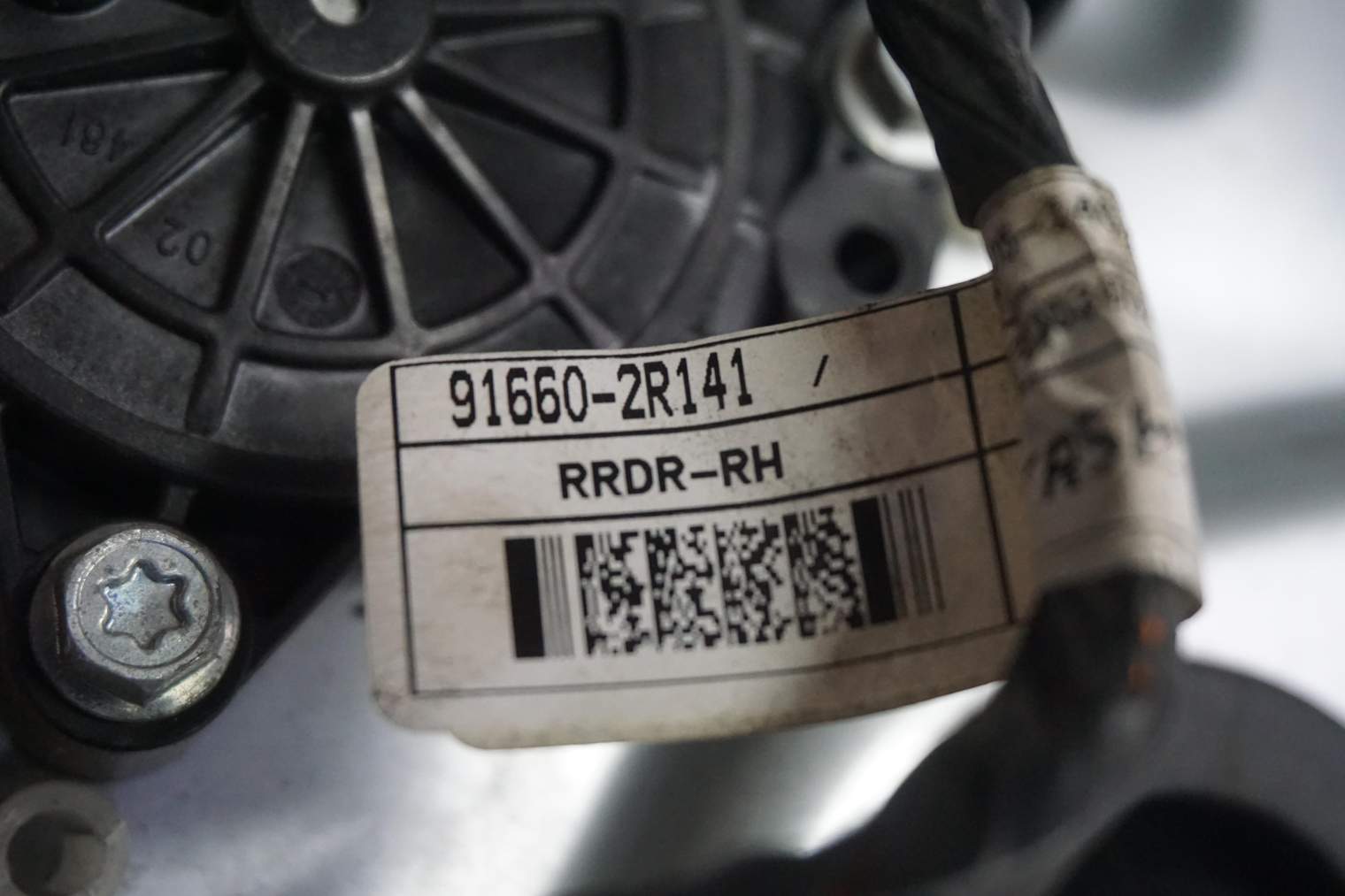 HYUNDAI i30 I KOMBI PODNOŚNIK SZYBY TYŁ PRAWY 83480-2R260 - obrazek 5