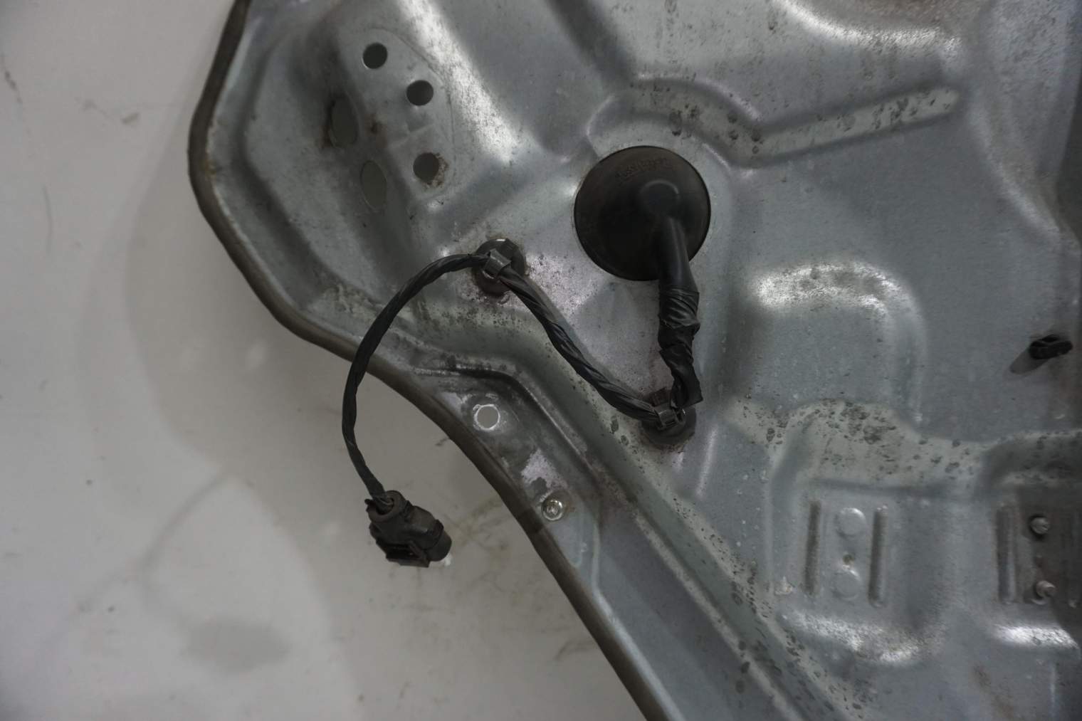 HYUNDAI i30 I KOMBI PODNOŚNIK SZYBY TYŁ PRAWY 83480-2R260 - obrazek 10