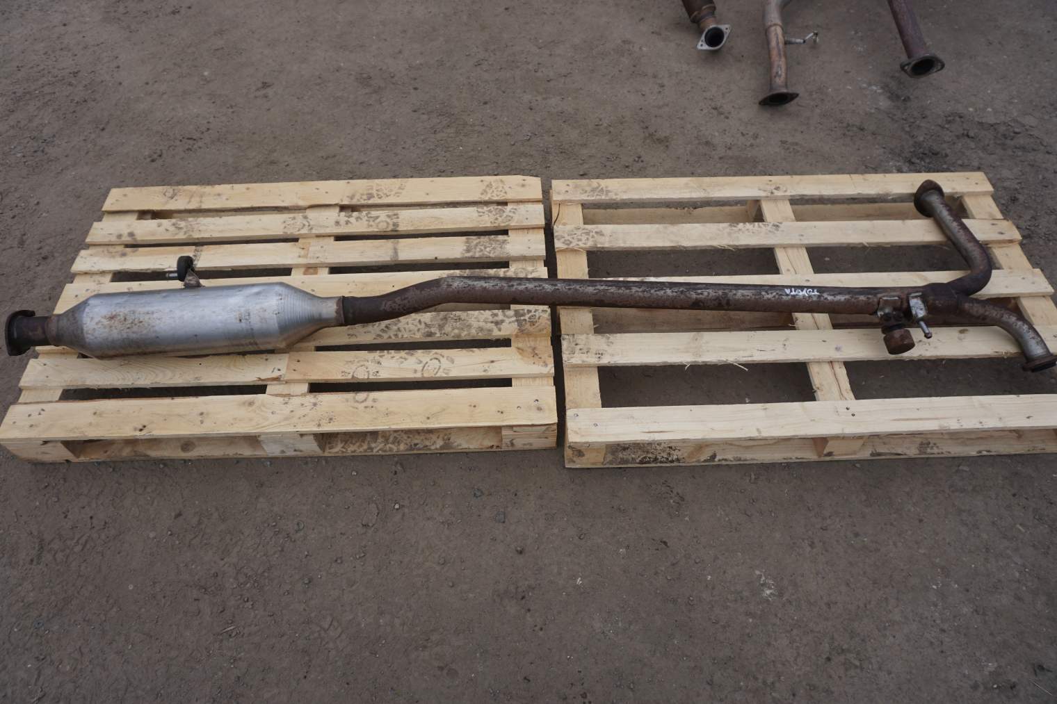 Toyota Tłumik Środkowy SANGO 33F08