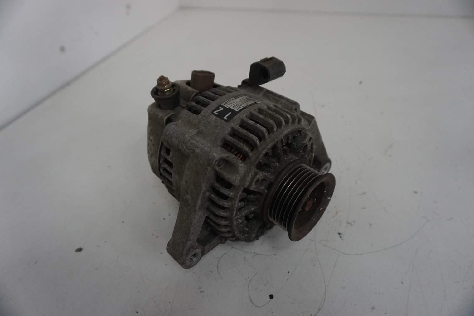 TOYOTA COROLLA VERSO AVENSIS ALTERNATOR 27060-22100