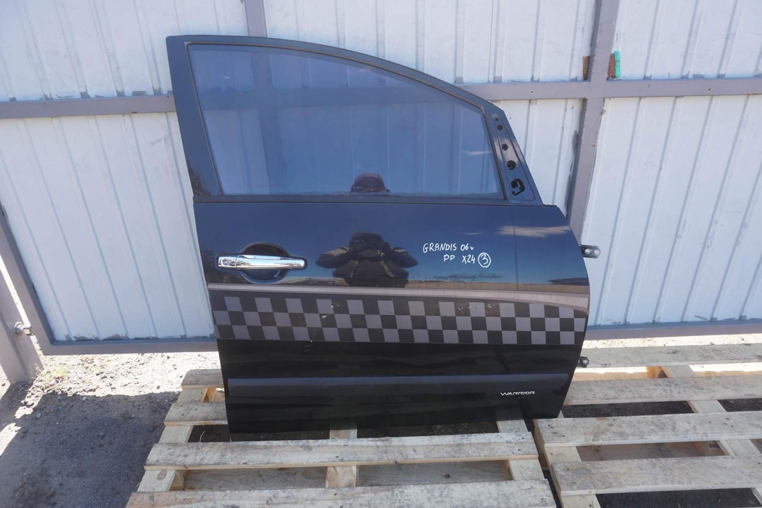 MITSUBISHI GRANDIS DRZWI PRZEDNIE PRAWE T42
