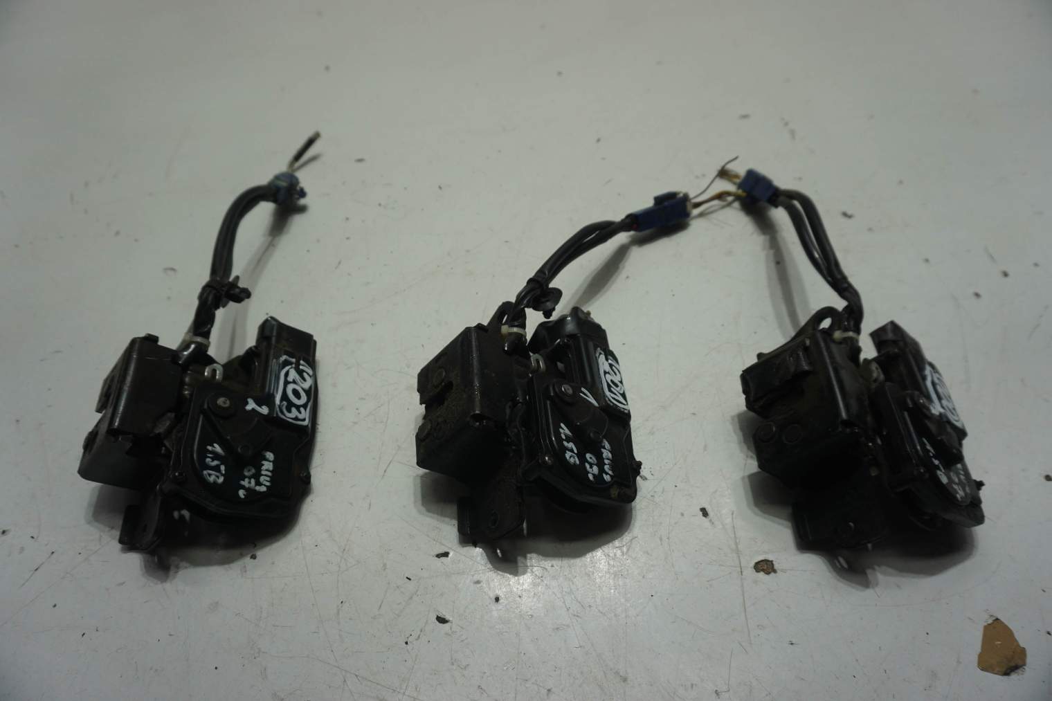 TOYOTA PRIUS II XW20 ZAMEK KLAPY BAGAZNIKA 6935047010