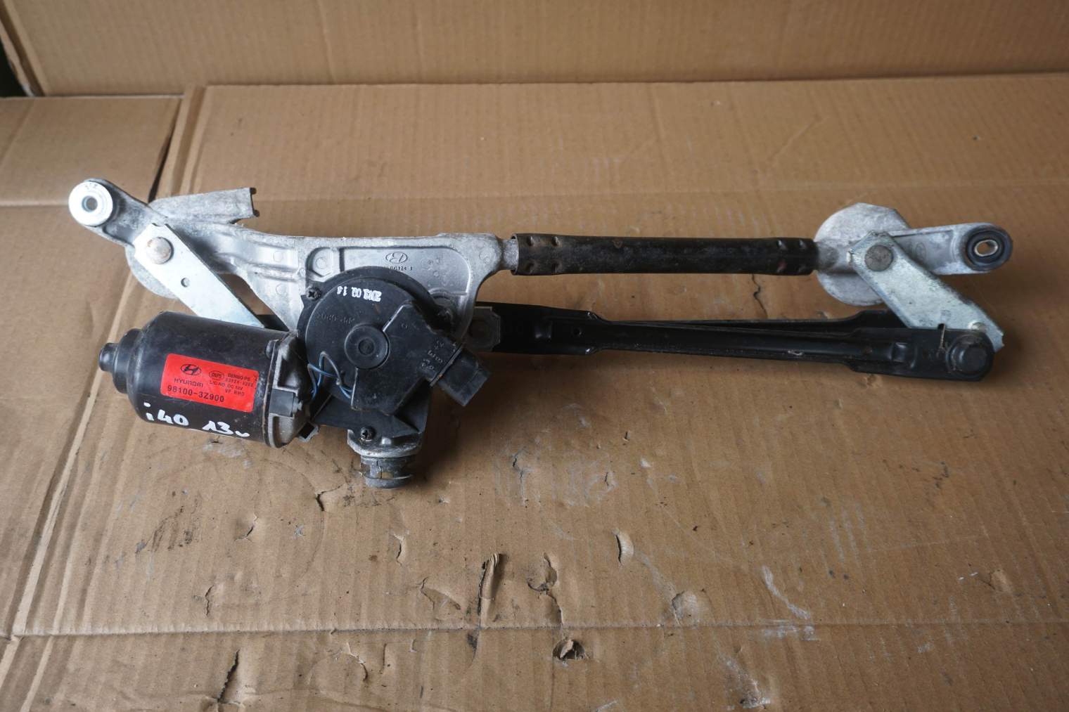 HYUNDAI I40 MECHANIZM WYCIERACZEK SILNICZEK 981003Z900